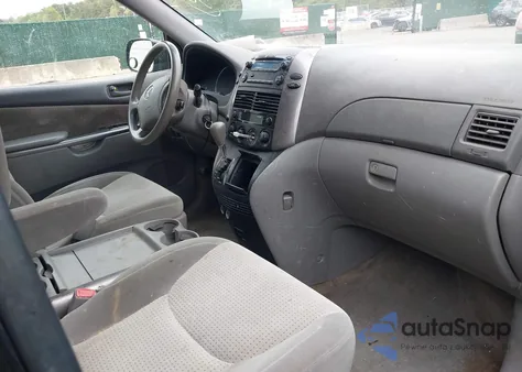 2010 Toyota Sienna Le z USA, uszkodzony, nr VIN 5TDKK4CCXAS306217